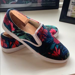 Floral Bucket Feet Slide-Ons